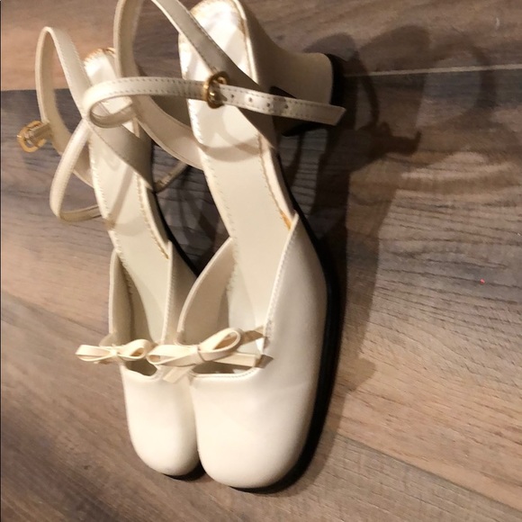 Like new Fioni Eggshell sandals Sz 8 - Picture 2 of 3